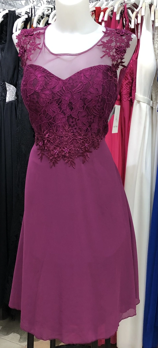 imagen de Vestido de fiesta corto talla grande