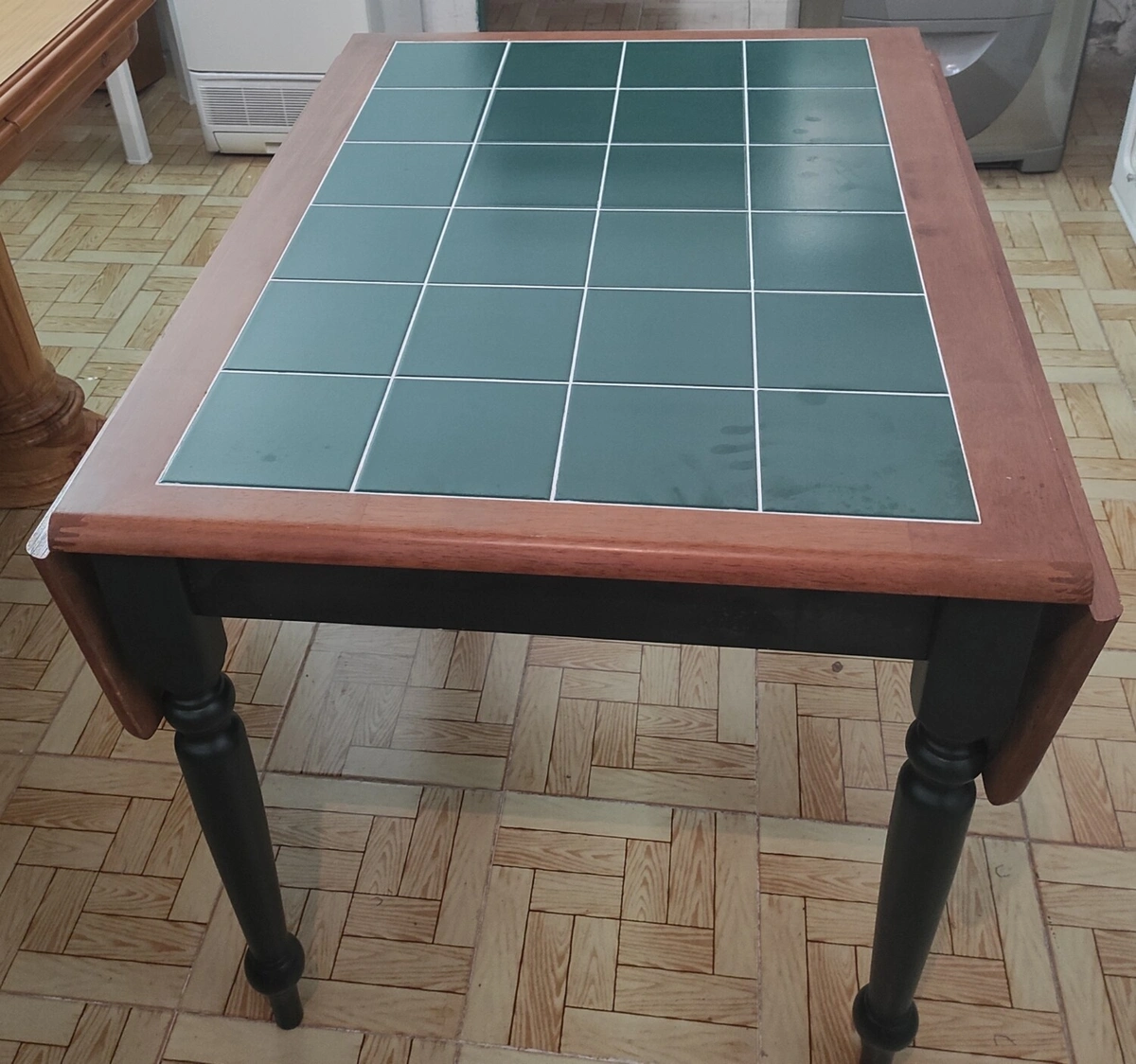 imagen de Mesa de cocina verde 