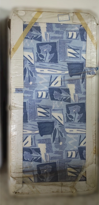 Imagen de: Base tapizada sin patas color azul y blanco  